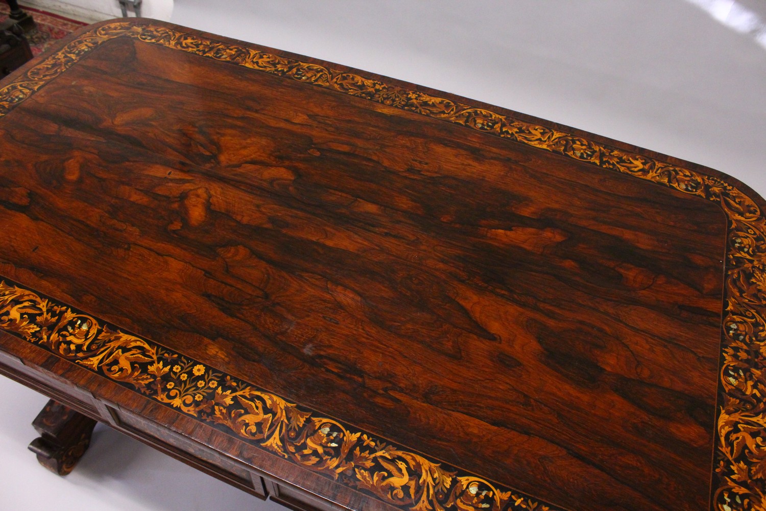 AN EARLY 19TH CENTURY ROSEWOOD AND MARQUETRY LIBRARY TABLE, in the manner of Gillow, the rounded - Image 4 of 16