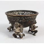 A RARE SMALL 17TH-18TH CENTURY SOUTH INDIAN BRONZE CIRCULAR PIERCED BEZOAR STONE HOLDER on three