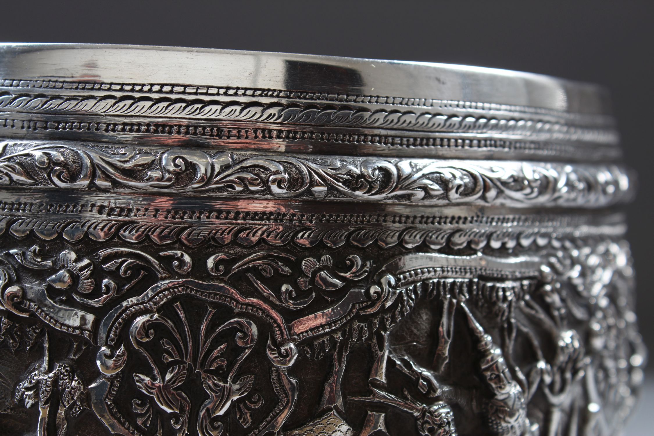 A 19TH CENTURY BURMESE SILVER CIRCULAR BOWL, 14.5cm diameter, the sides repousse with six panels - Image 7 of 9