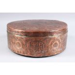 A 16TH CENTURY ISLAMIC MAMLUK CHASED COPPER CIRCULAR BOX AND COVER, PROBABLY SYRIA, 28cm diameter.