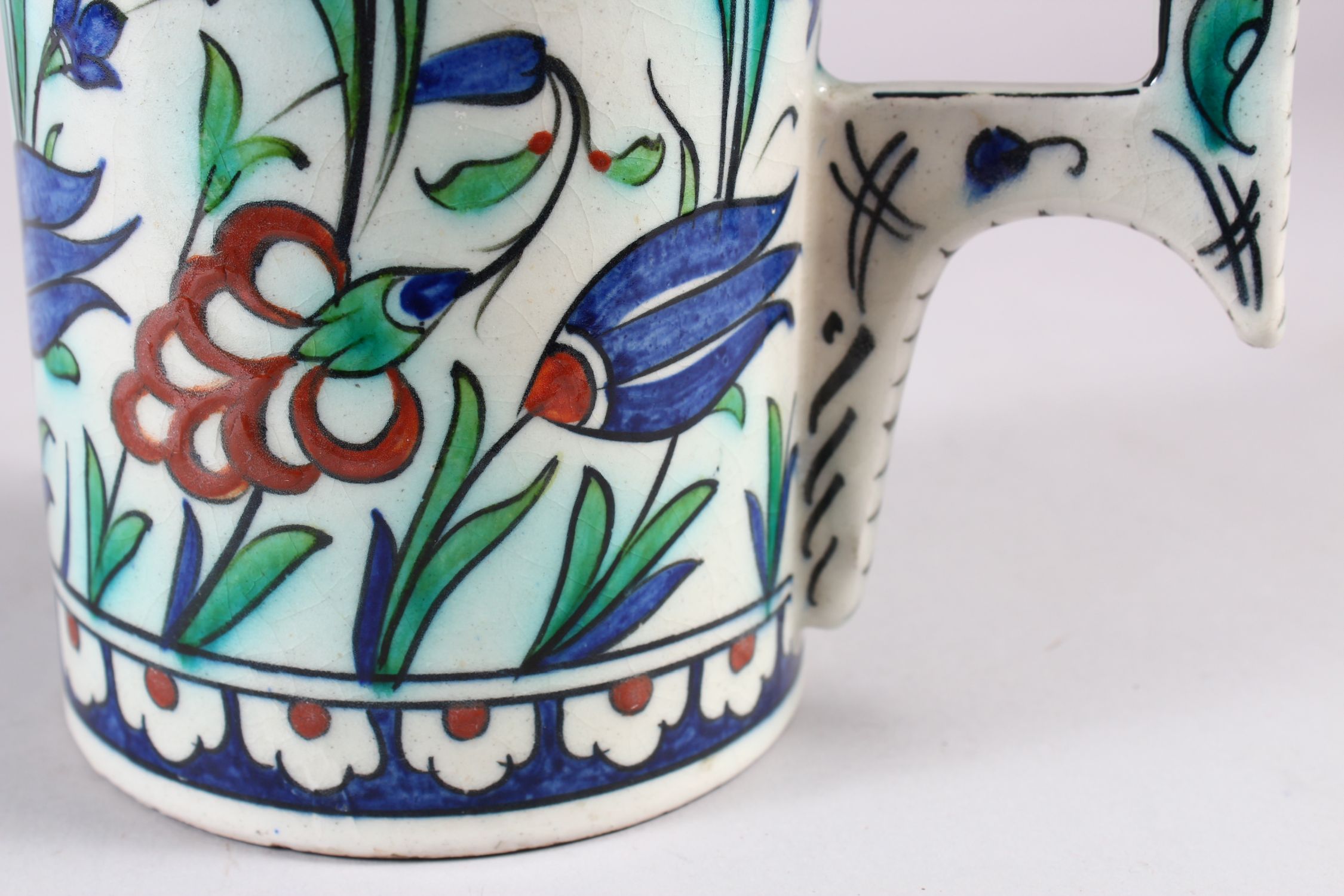 A 19TH CENTURY CANTAGALLI IZNIK STYLE POTTERY TANKARD, the sides with blue ground and flower - Image 5 of 7