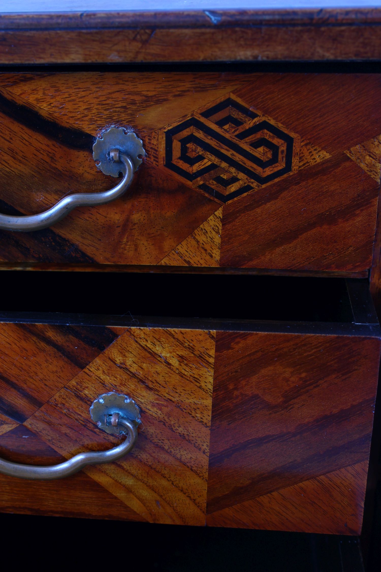 A 19TH CENTURY JAPANESE PARQUETRY CABINET, with double panel doors enclosing 4 drawers over a long - Image 6 of 10