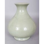 A CHINESE GE STYLE CELADON GLAZED YUHUCHUNPING CRACKLEGLAZE PORCELAIN VASE, the base with a