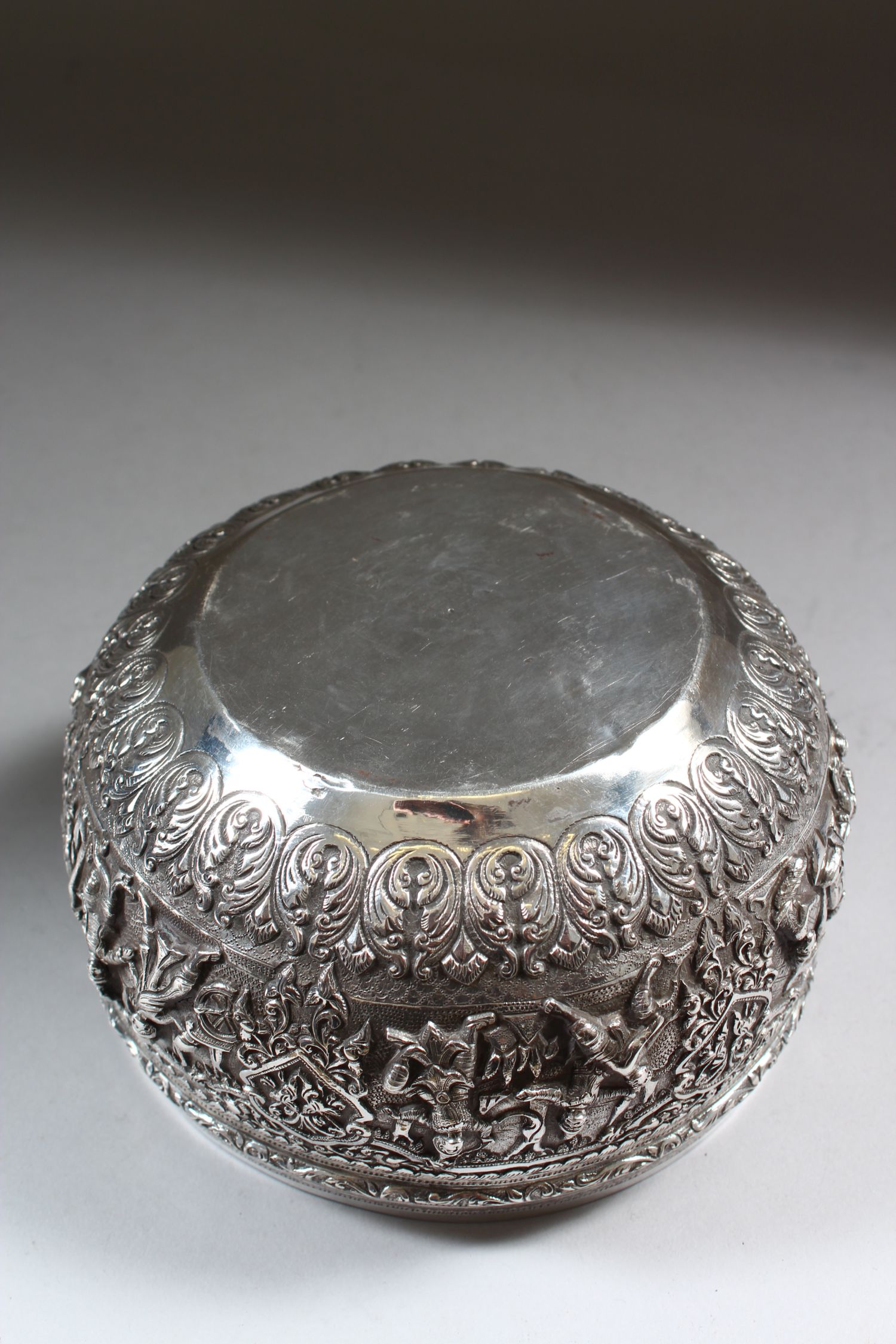 A 19TH CENTURY BURMESE SILVER CIRCULAR BOWL, 14.5cm diameter, the sides repousse with six panels - Image 9 of 9