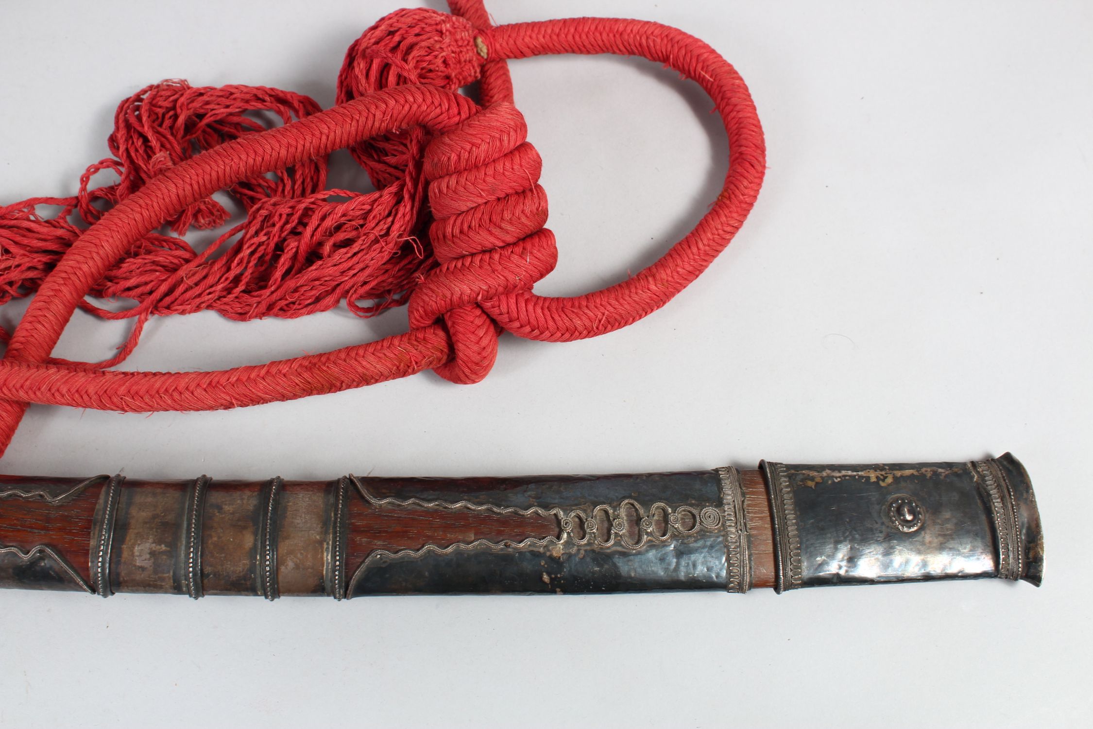 A 19TH CENTURY BURMESE IVORY HILTED SILVER MOUNTED DHA SWORD, with metal scabbard and rope, 84cm - Image 5 of 5