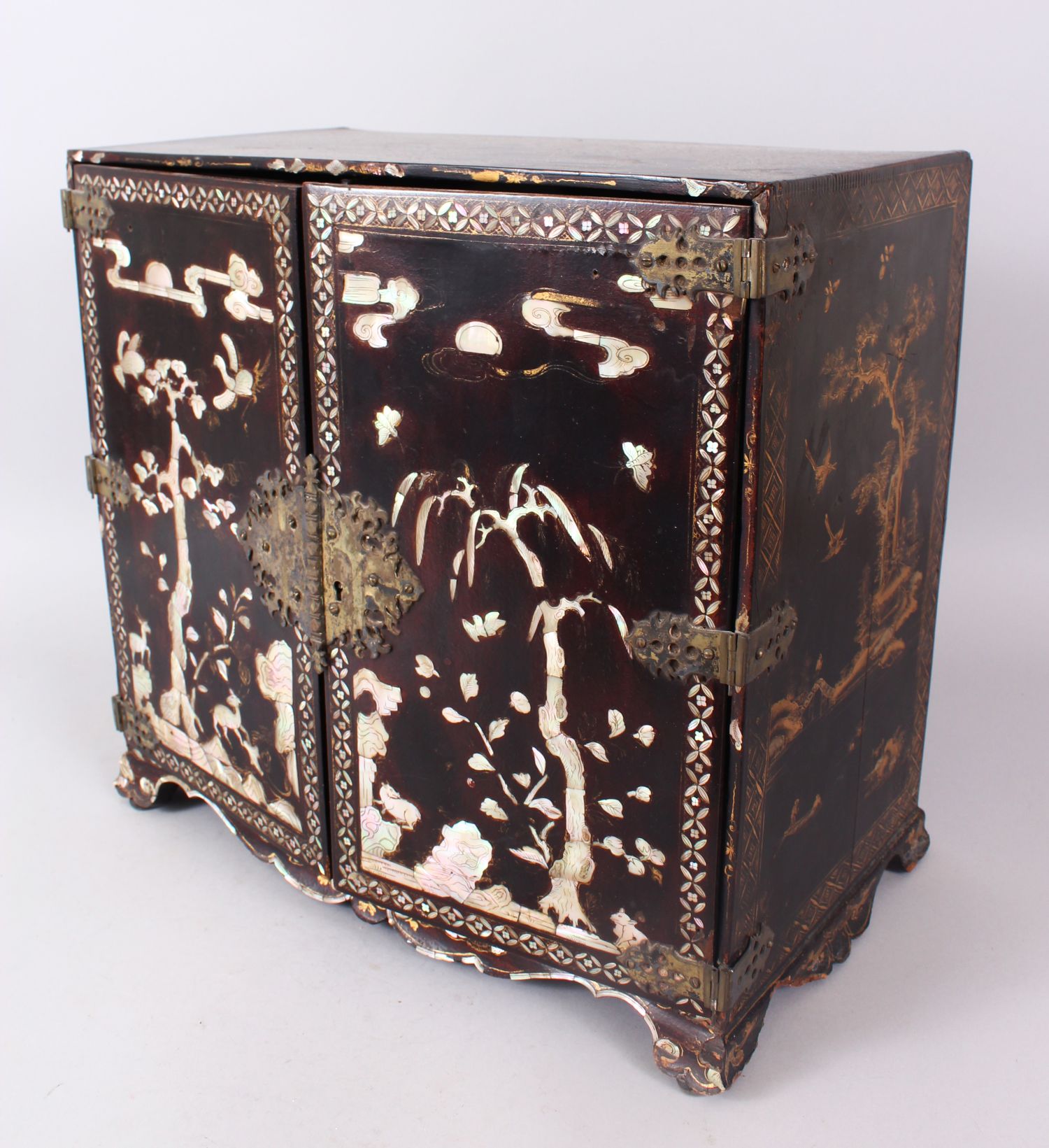 19TH CENTURY CHINESE LACQUER AND MOTHER OF PEARL TABLE CABINET, the double panelled doors open to