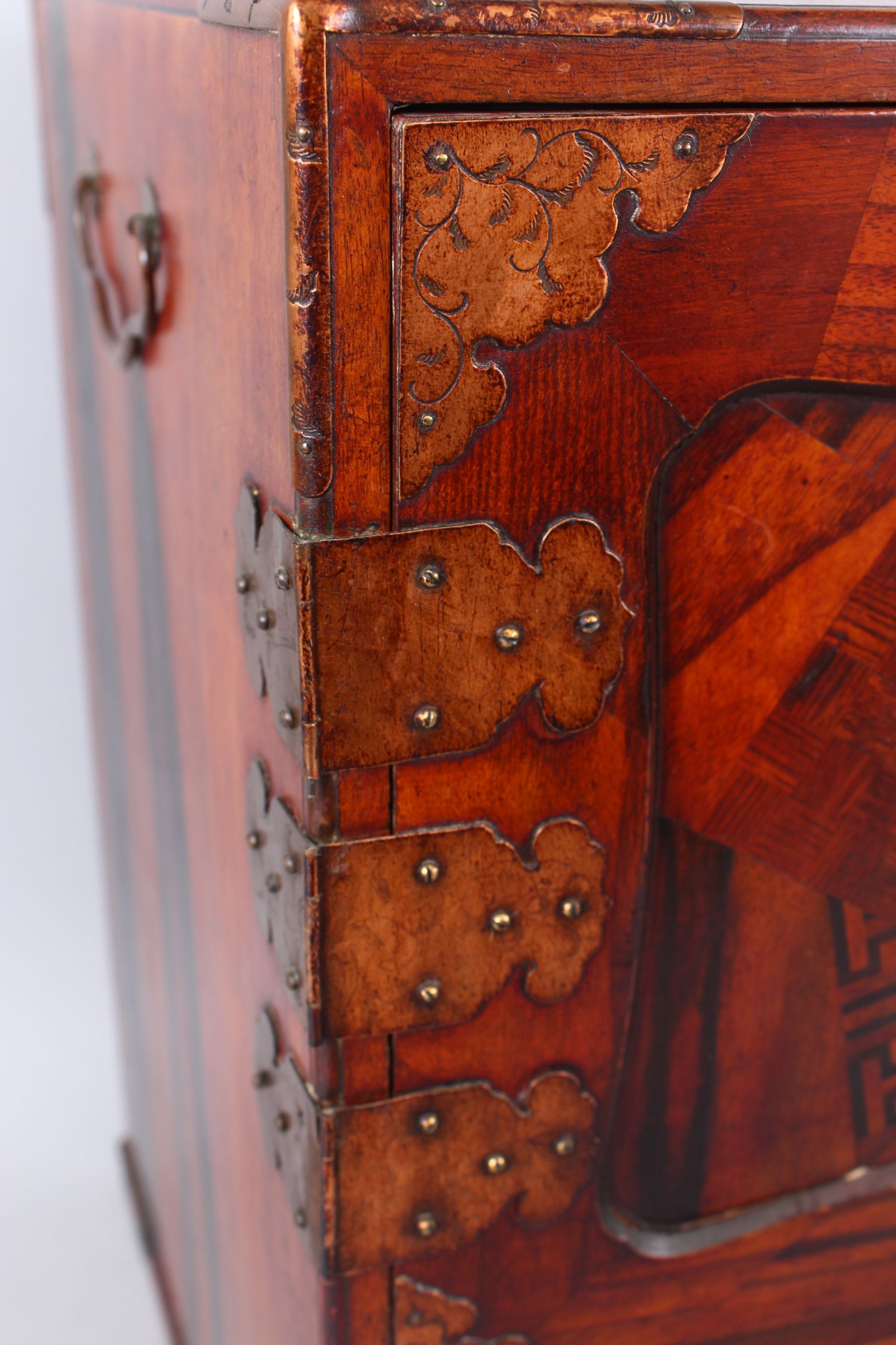 A 19TH CENTURY JAPANESE PARQUETRY CABINET, with double panel doors enclosing 4 drawers over a long - Image 10 of 10