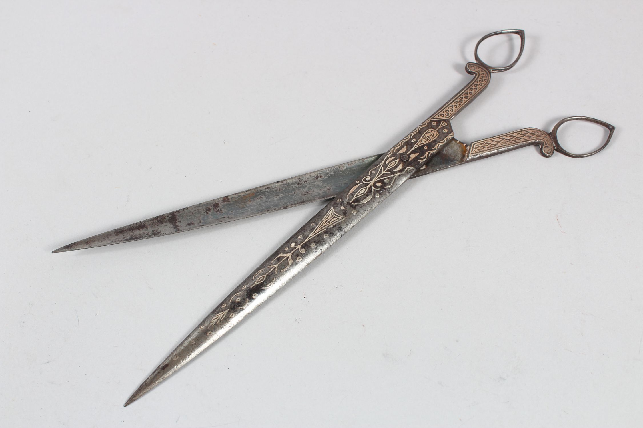 THREE PAIRS OF 19TH CENTURY OTTOMAN SILVER AND GOLD INLAID SCISSORS. - Image 5 of 5