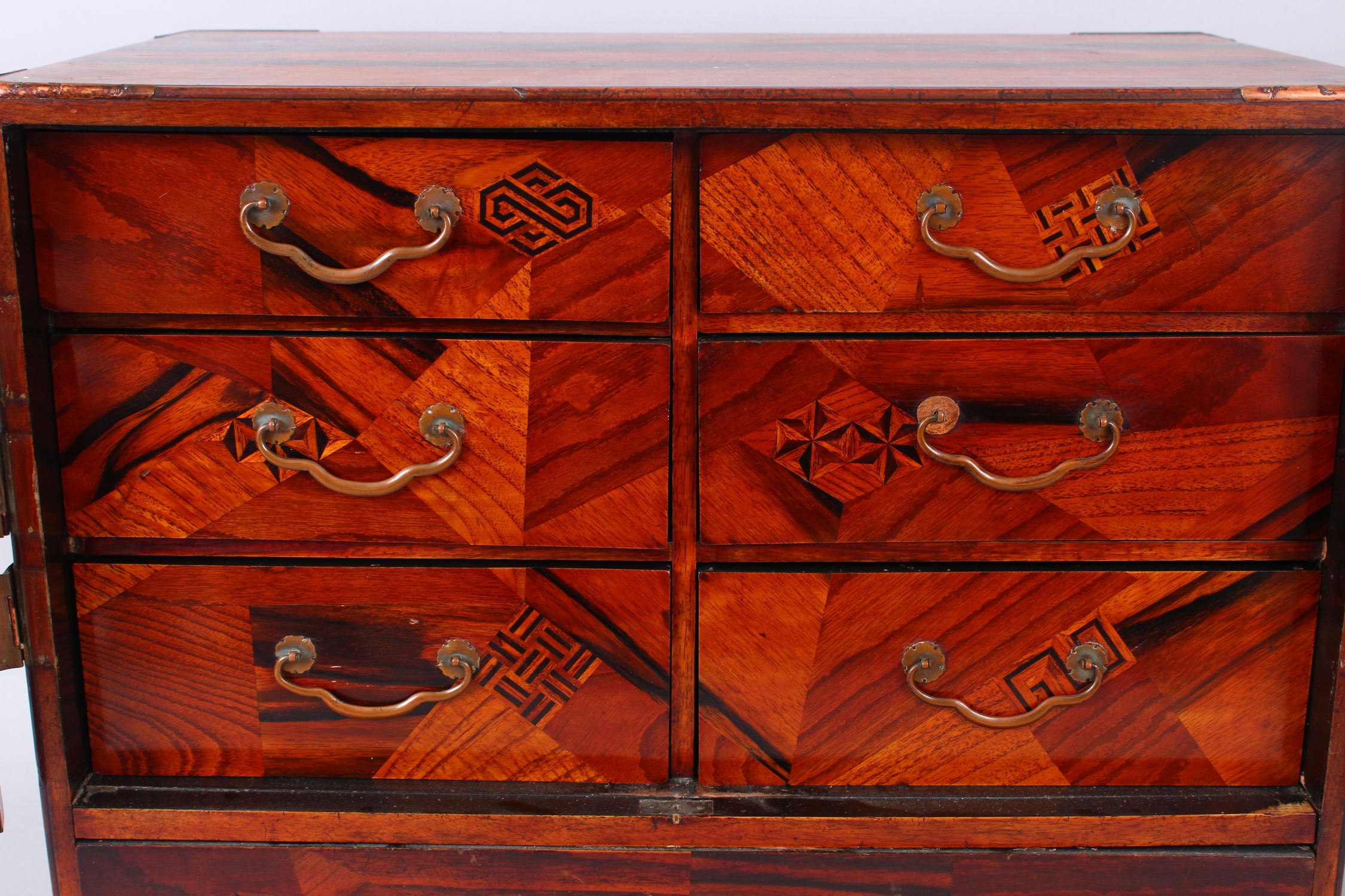 A 19TH CENTURY JAPANESE PARQUETRY CABINET, with double panel doors enclosing 4 drawers over a long - Image 4 of 10