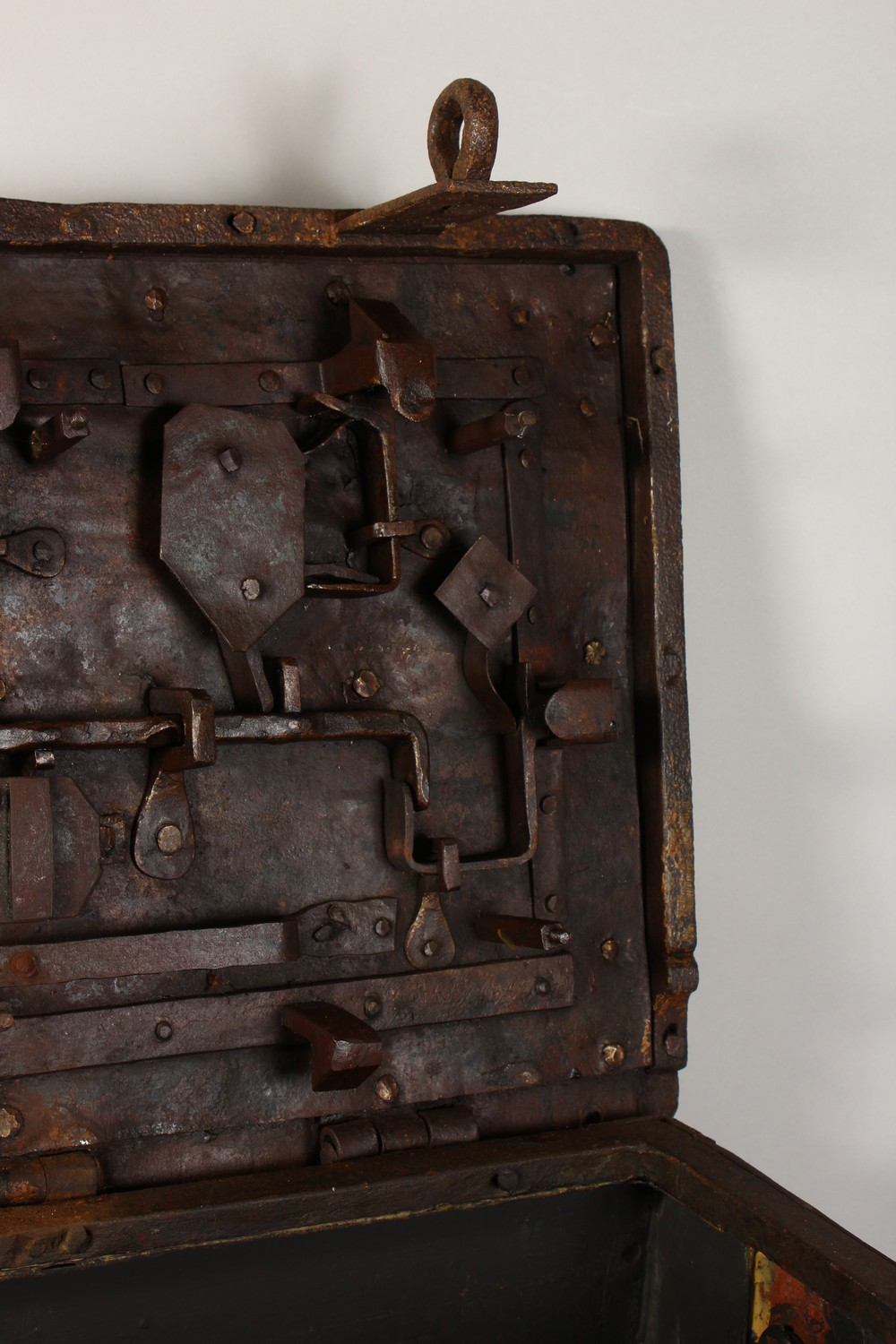 A 17TH CENTURY WROUGHT IRON "ARMADA" CHEST, the lid fitted with a multi point lock, the body with - Image 14 of 19