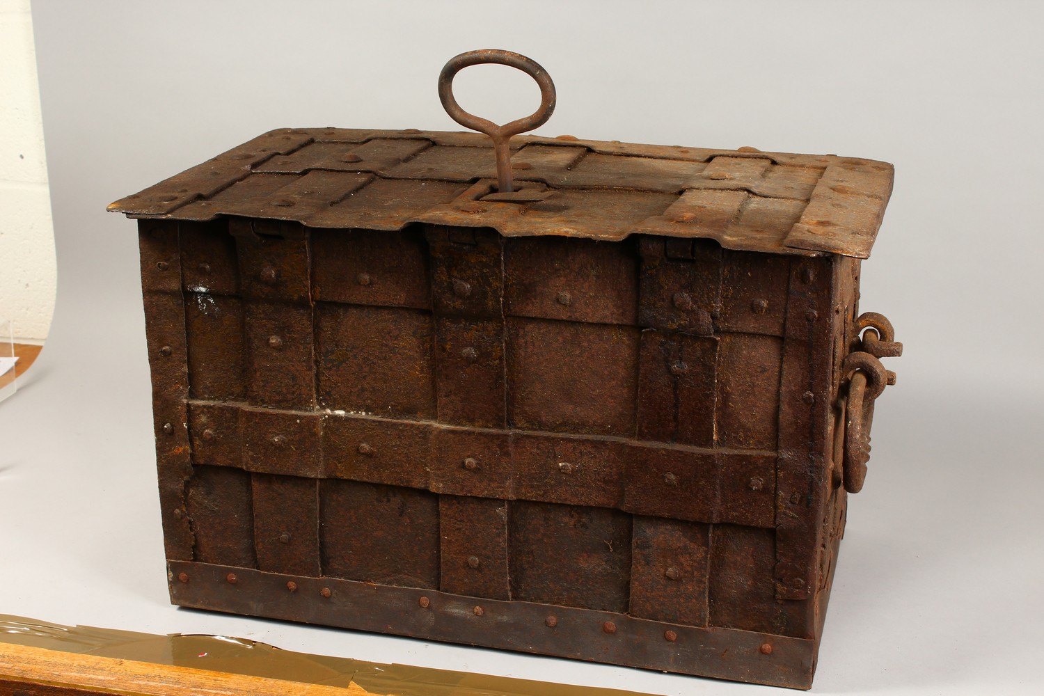 A 17TH CENTURY WROUGHT IRON "ARMADA" CHEST, the lid fitted with a multi point lock, the body with - Image 17 of 19