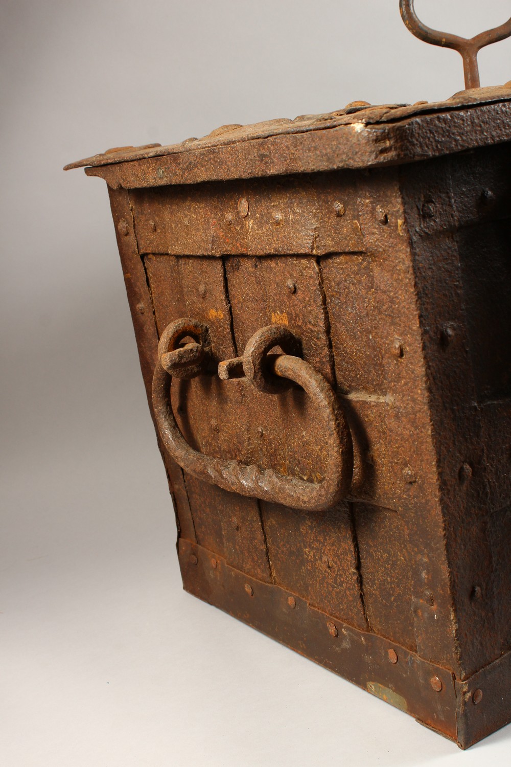 A 17TH CENTURY WROUGHT IRON "ARMADA" CHEST, the lid fitted with a multi point lock, the body with - Image 2 of 19