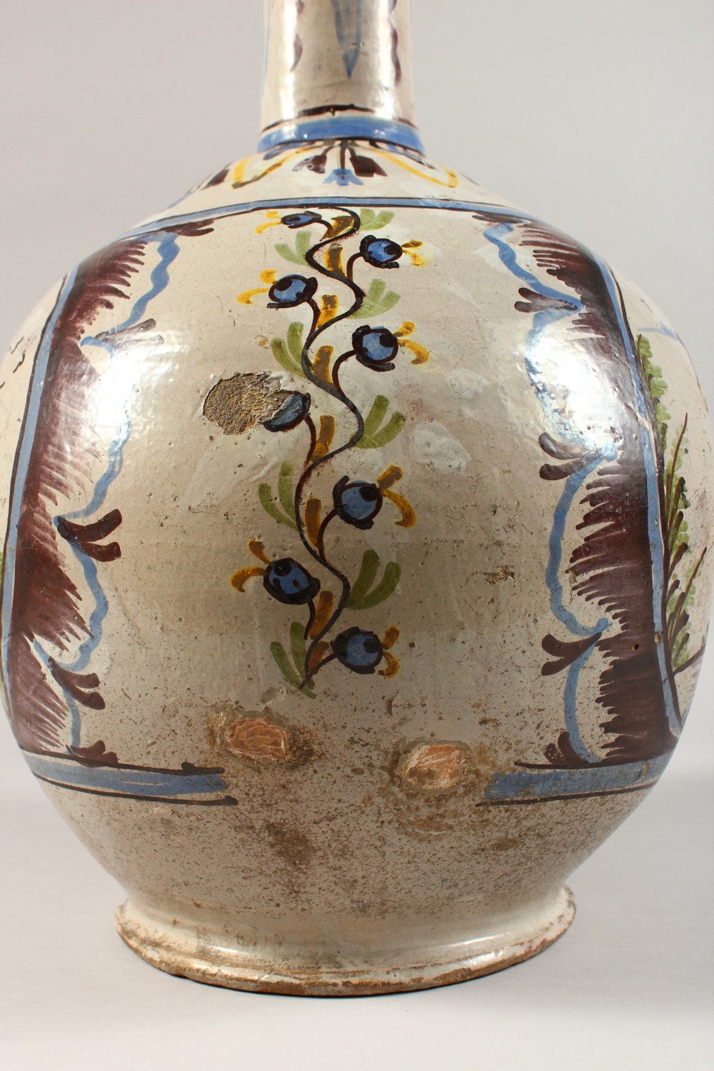 A LARGE CONTINENTAL POLYCHROME DECORATED TIN GLAZE FLASK, decorated with a Chinese figure and birds. - Image 5 of 10