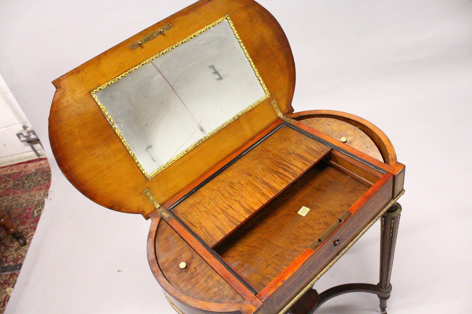 A 19TH CENTURY FRENCH KINGWOOD AND MARQUETRY INLAID DRESSING / WORK TABLE, the shaped rising top - Image 5 of 10