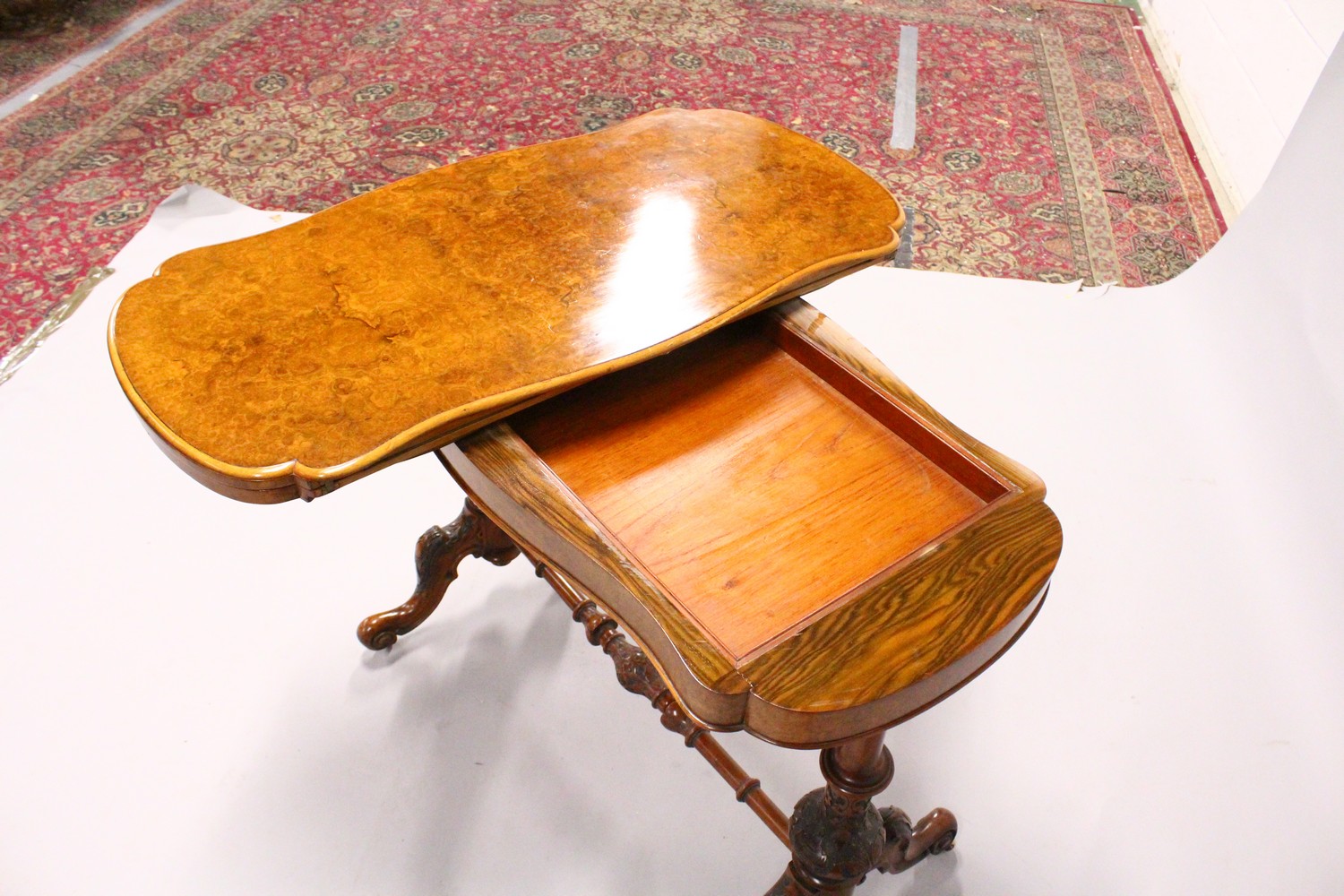 A GOOD VICTORIAN BURR WALNUT SHAPED TOP FOLDOVER CARD TABLE, with a pair of turned and carved column - Image 9 of 12