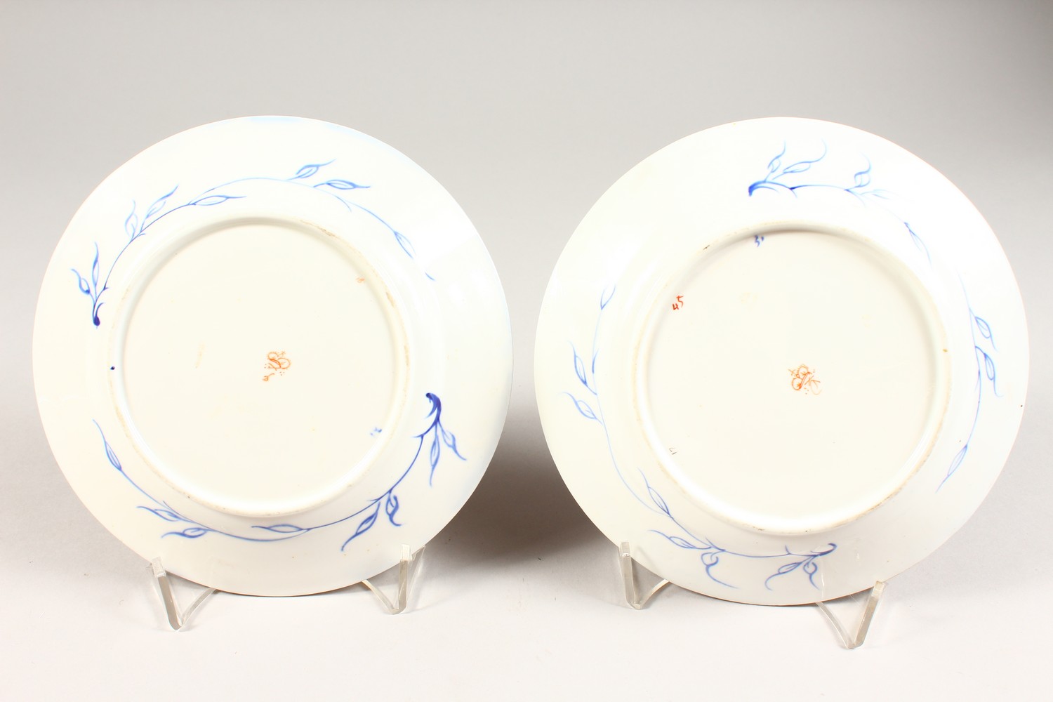 A PAIR OF CROWN DERBY ROUGE DE FER PLATES. 6.5ins diameter. - Image 8 of 9