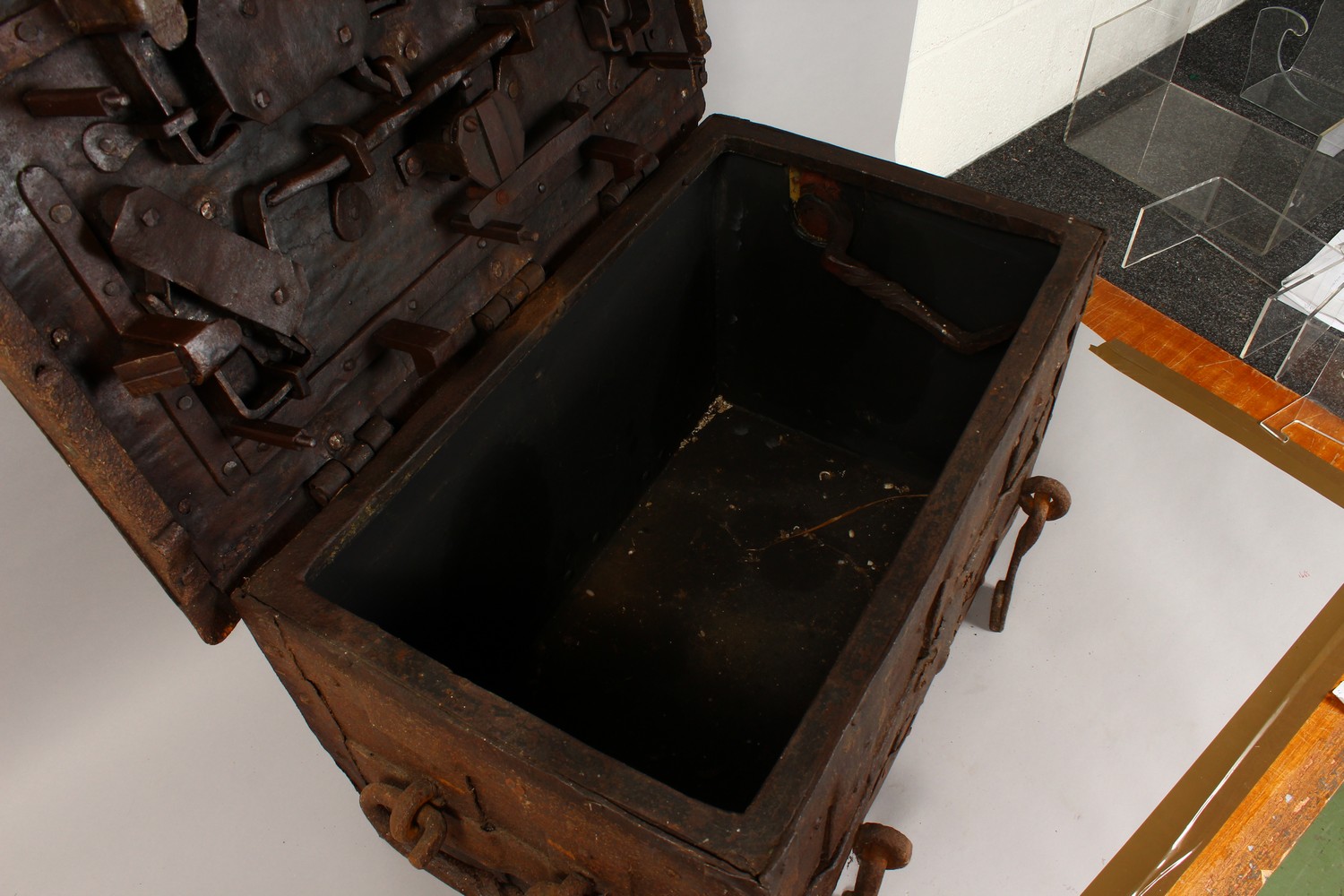 A 17TH CENTURY WROUGHT IRON "ARMADA" CHEST, the lid fitted with a multi point lock, the body with - Image 15 of 19