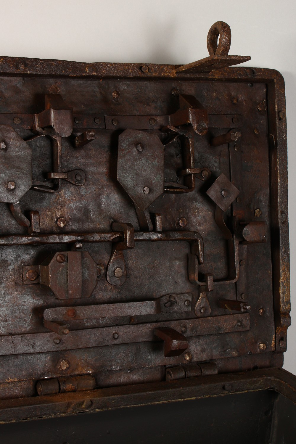 A 17TH CENTURY WROUGHT IRON "ARMADA" CHEST, the lid fitted with a multi point lock, the body with - Image 13 of 19