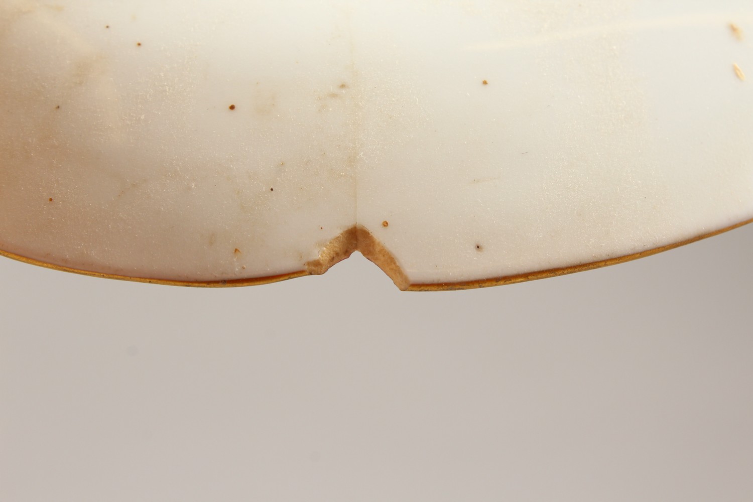 A 19TH CENTURY PORCELAIN ARMORIAL PLATE, with a crest and motto to the centre within a punk ground - Image 12 of 13