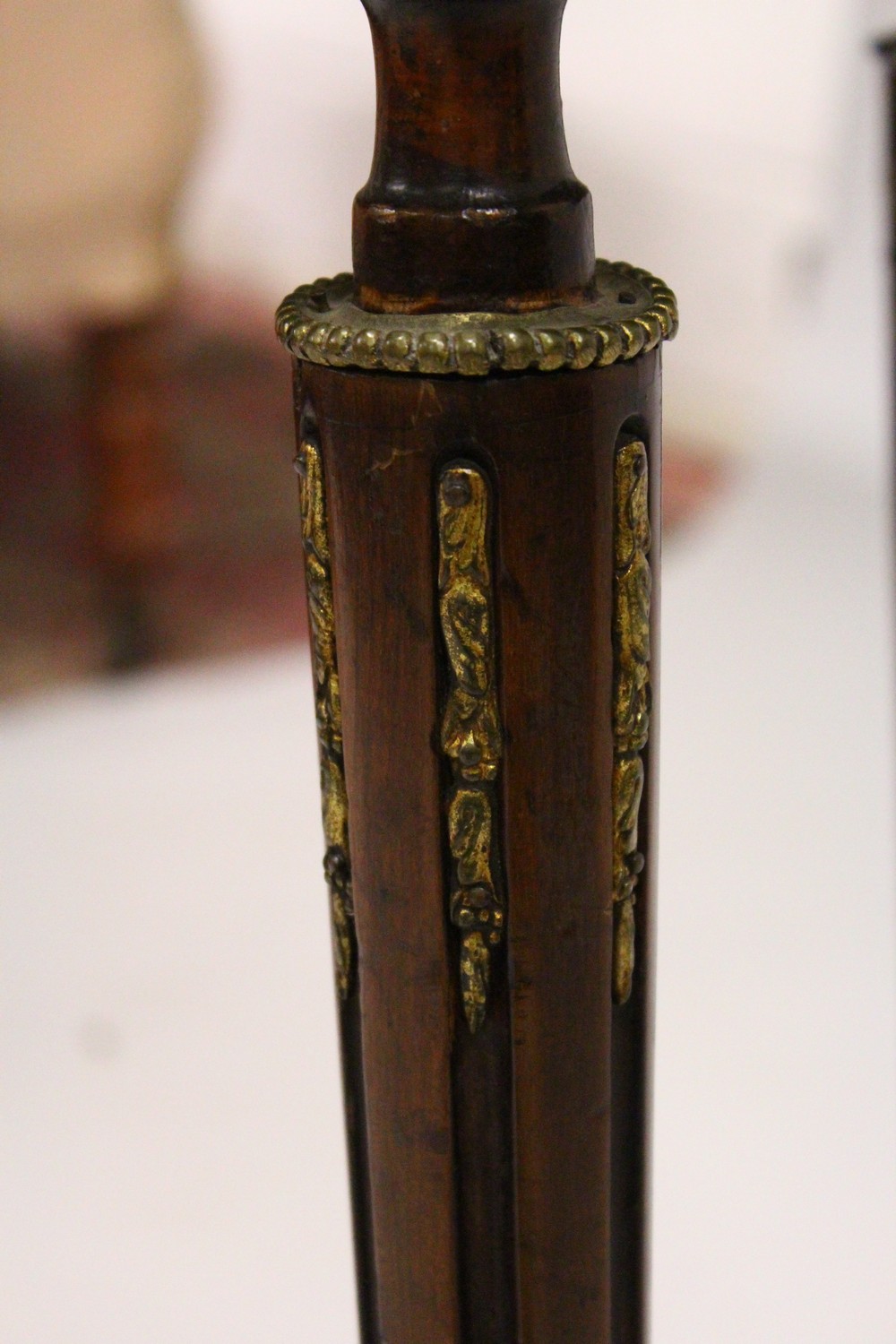 A 19TH CENTURY FRENCH KINGWOOD AND MARQUETRY INLAID DRESSING / WORK TABLE, the shaped rising top - Image 9 of 10