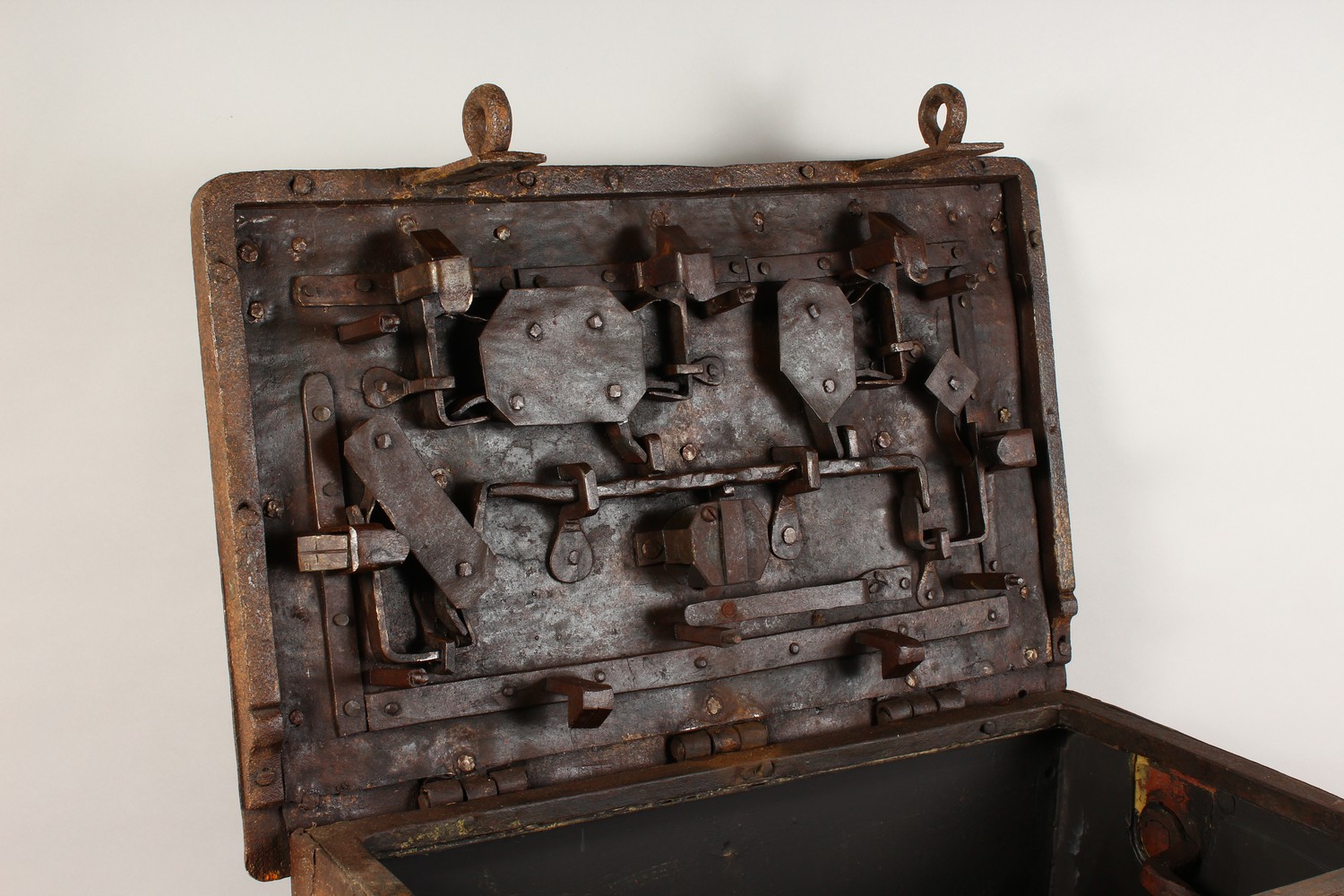 A 17TH CENTURY WROUGHT IRON "ARMADA" CHEST, the lid fitted with a multi point lock, the body with - Image 9 of 19