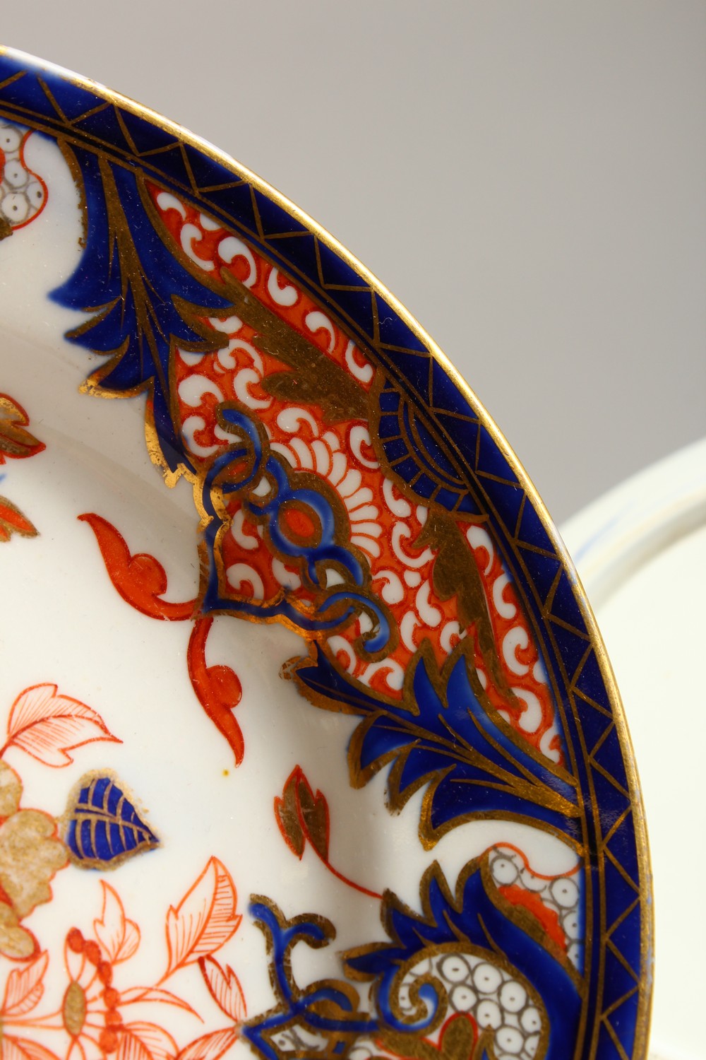 A PAIR OF CROWN DERBY ROUGE DE FER PLATES. 6.5ins diameter. - Image 3 of 9