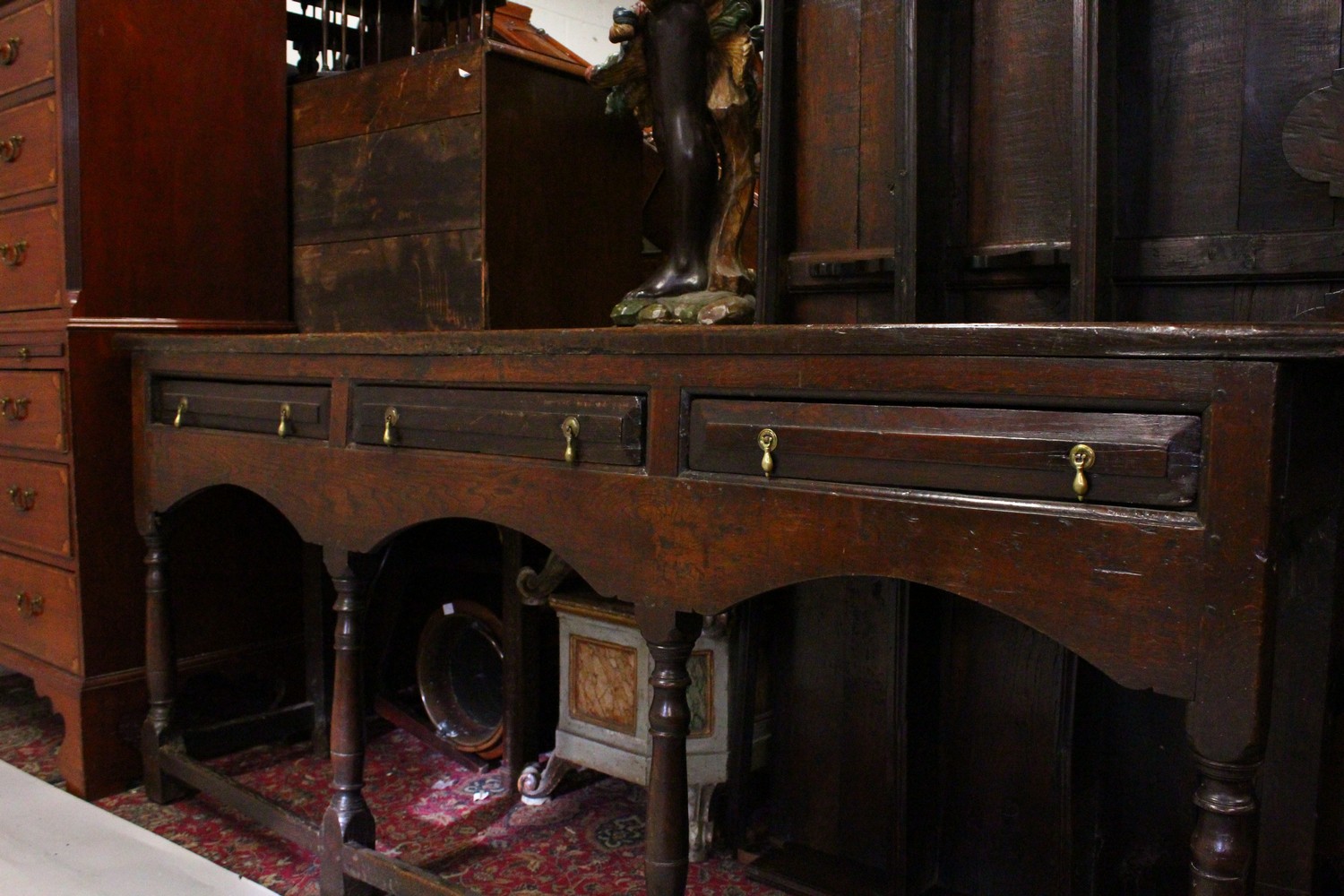 AN EARLY 17TH CENTURY OAK DRESSER, the upper section with shaped pelmet, and two shelves, the twin - Image 3 of 6