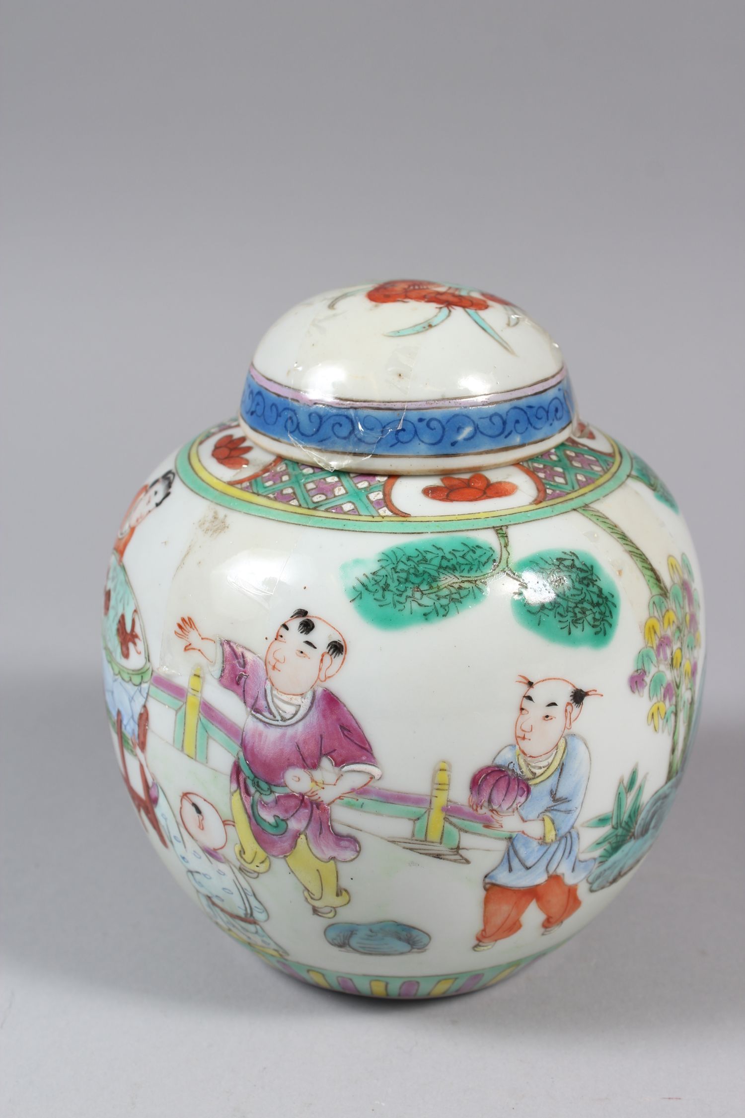 A CHINESE WUCAI GINGER JAR WITH COVER, decorated with parading people, surrounding a fishbowl - Image 4 of 6