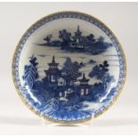A 19TH CENTURY CHINESE BLUE & WHITE PORCELAIN DISH, decorated with gilt highlights to rim border,
