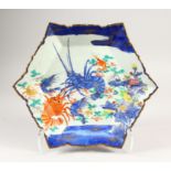 AN UNUSUAL JAPANESE IMARI WALL HANGING PLATE, decorated in beautiful detail with crayfish amidst