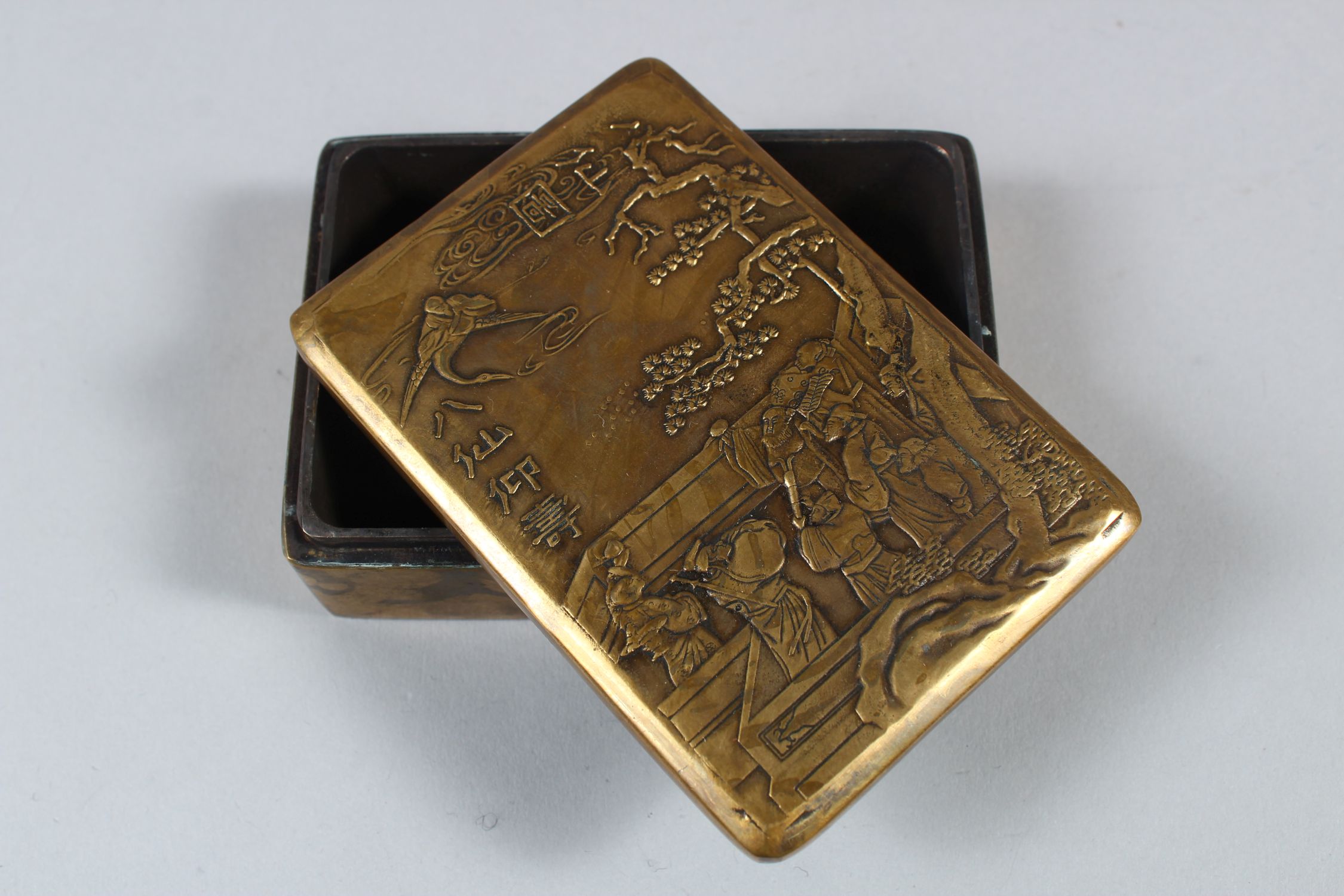 A CHINESE BRONZE INK BOX, WITH CARVED AND SIGNED LID, with scenes of warriors around trees, 10cm - Image 2 of 4