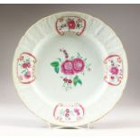 AN 18TH CENTURY CHINESE QIANLONG PERIOD FAMILLE ROSE FLORAL DECORATED PORCELAIN PLATE, decorated