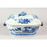 AN 18TH CENTURY CHINESE QIANLONG PERIOD BLUE & WHITE PORCELAIN TUREEN & COVER, of chamfered