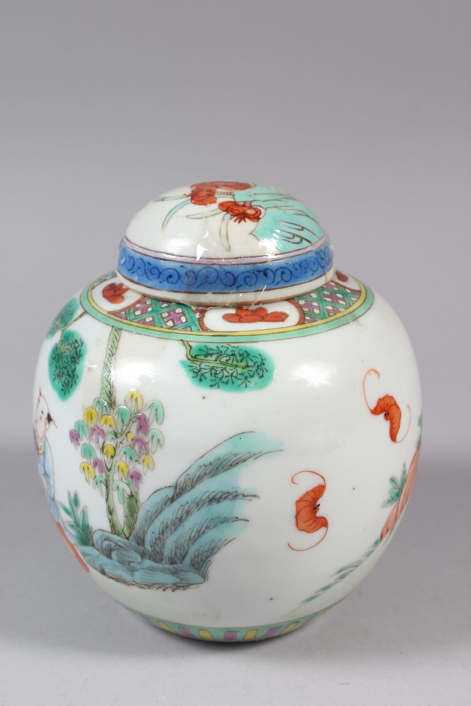 A CHINESE WUCAI GINGER JAR WITH COVER, decorated with parading people, surrounding a fishbowl - Image 3 of 6