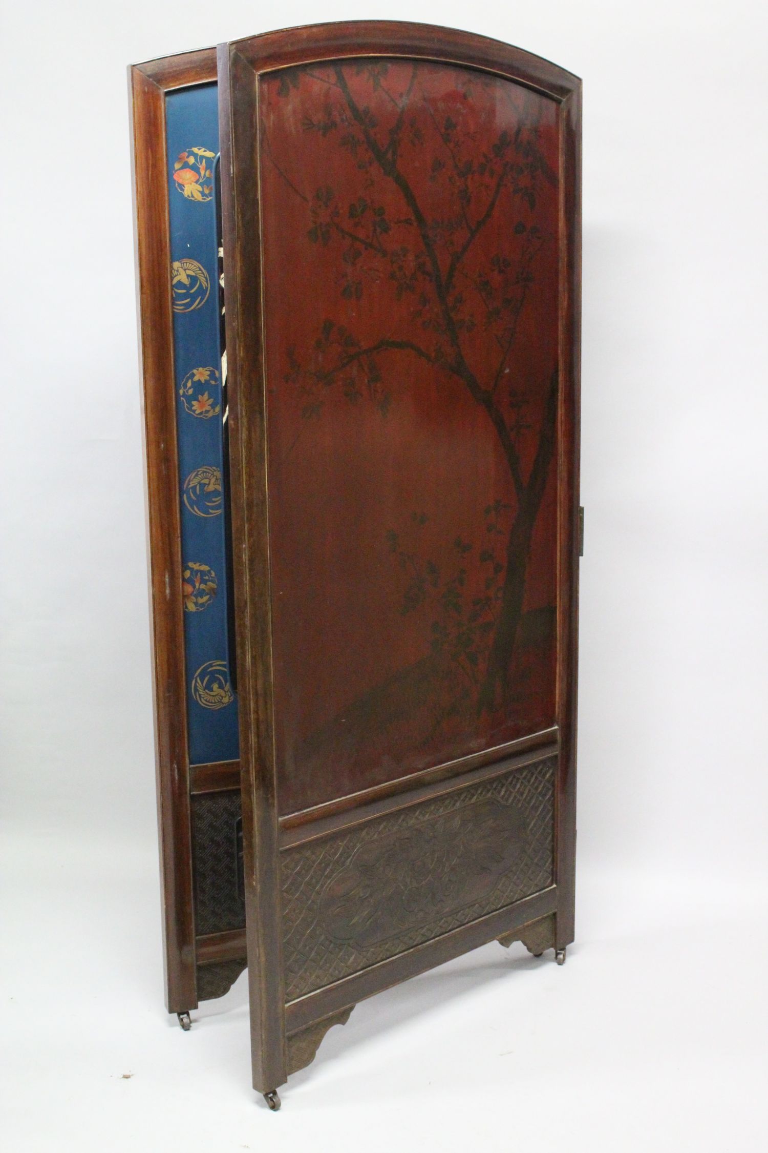 A LARGE JAPANESE MEIJI PERIOD TWO-FOLD HARDWOOD & SHIBAYAMA SCREEN, the panels decorated in high - Image 9 of 9