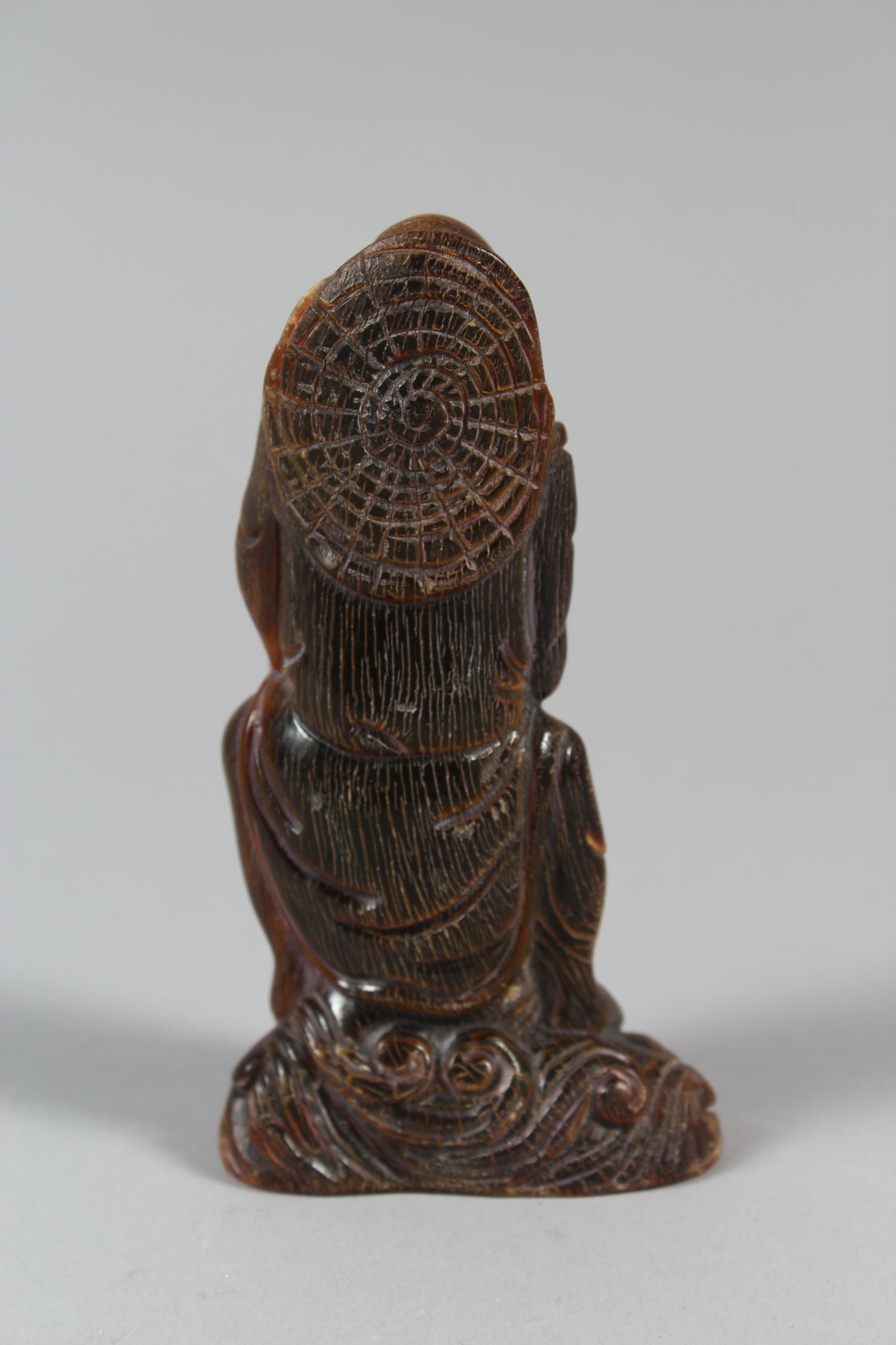A CHINESE CARVED HORN FISHERMAN FIGURINE, seated upon a rocky outcrop, 11 cm high 5.5 cm wide. - Image 2 of 4
