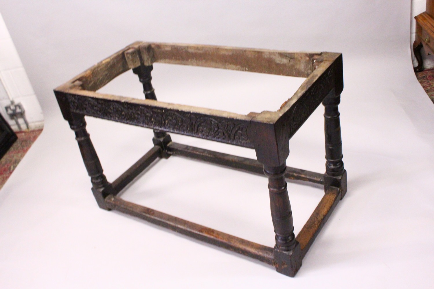 AN 18TH CENTURY OAK REFECTORY DINING TABLE, with a cleated twin plank top, on gun barrel turned legs - Image 11 of 14