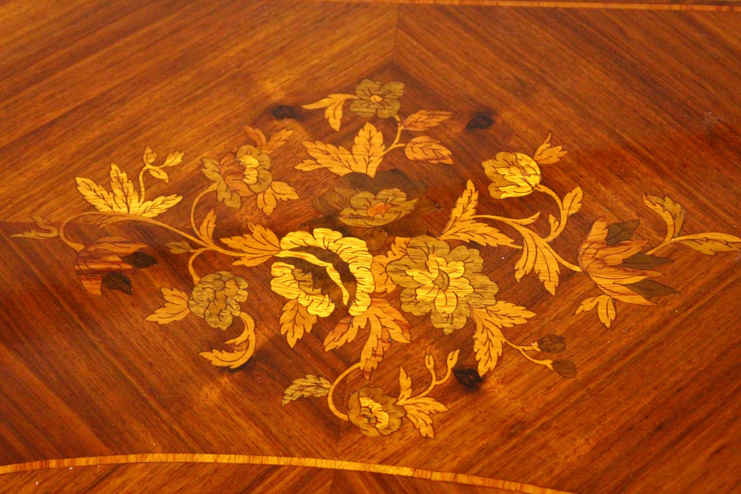 A FRENCH STYLE MARQUETRY AND ORMOLU KIDNEY SHAPED ETAGERE, on cabriole legs. 74cms wide x 79cms high - Image 3 of 6