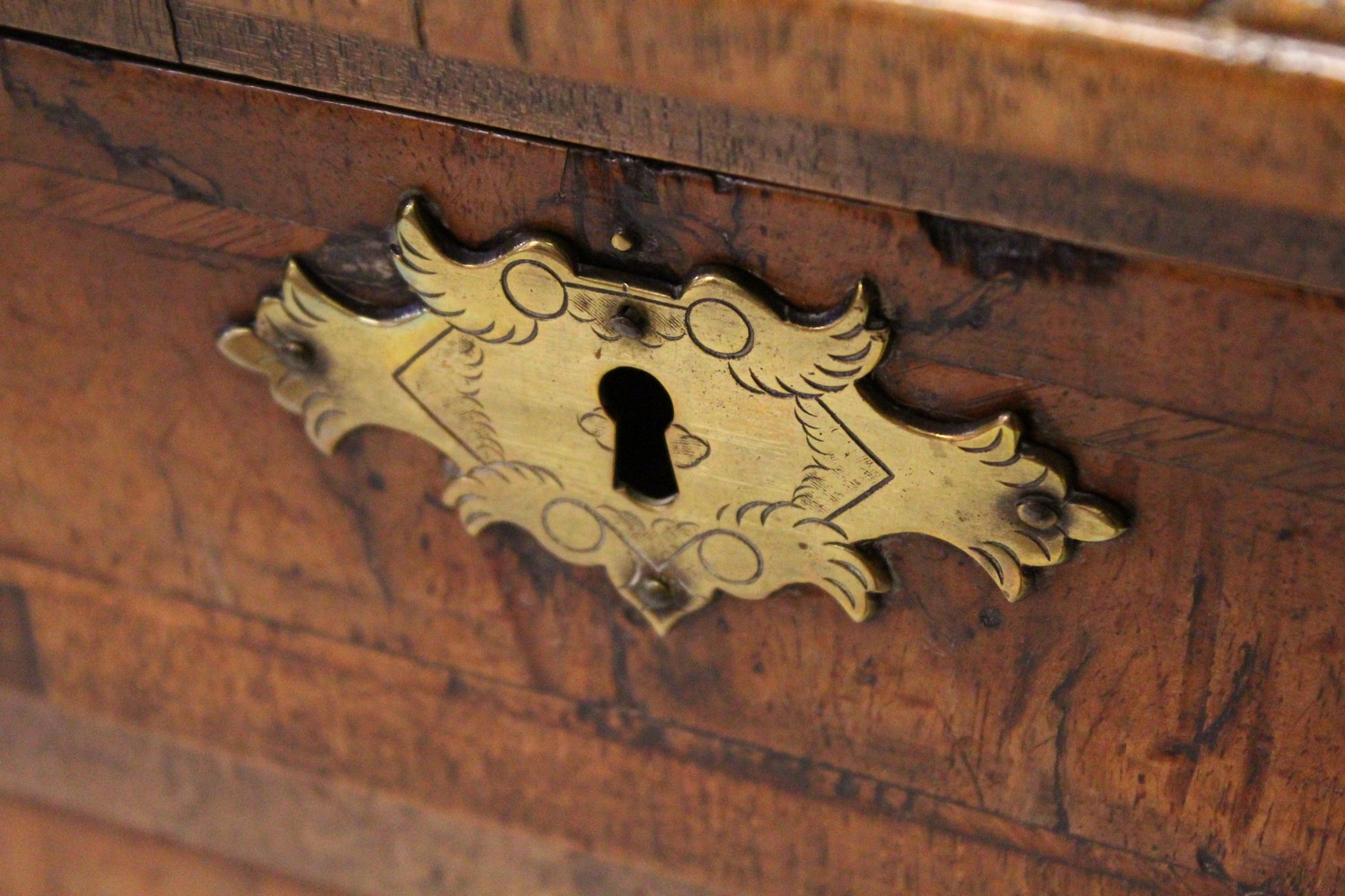AN 18TH CENTURY WALNUT KNEEHOLE DESK, with quarter veneered top, one frieze drawer, a central - Image 10 of 17