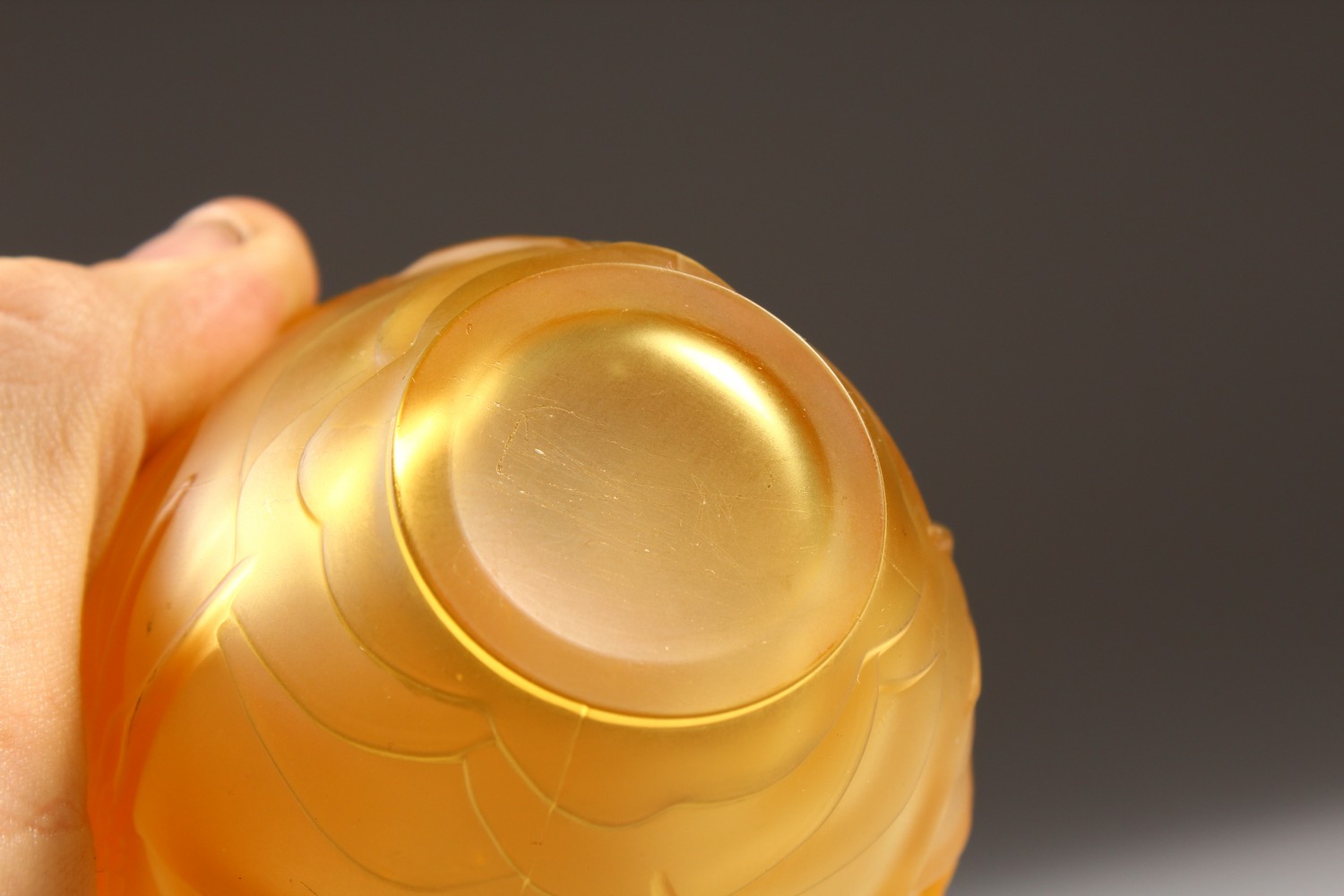 A LALIQUE STYLE AMBER SCENT BOTTLE AND STOPPER. 11cms high. - Image 7 of 9