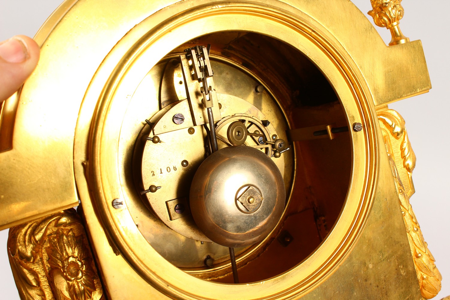 A 19TH CENTURY FRENCH ORMOLU MANTLE CLOCK, eight-day movement, striking on a bell, with white enamel - Image 3 of 3