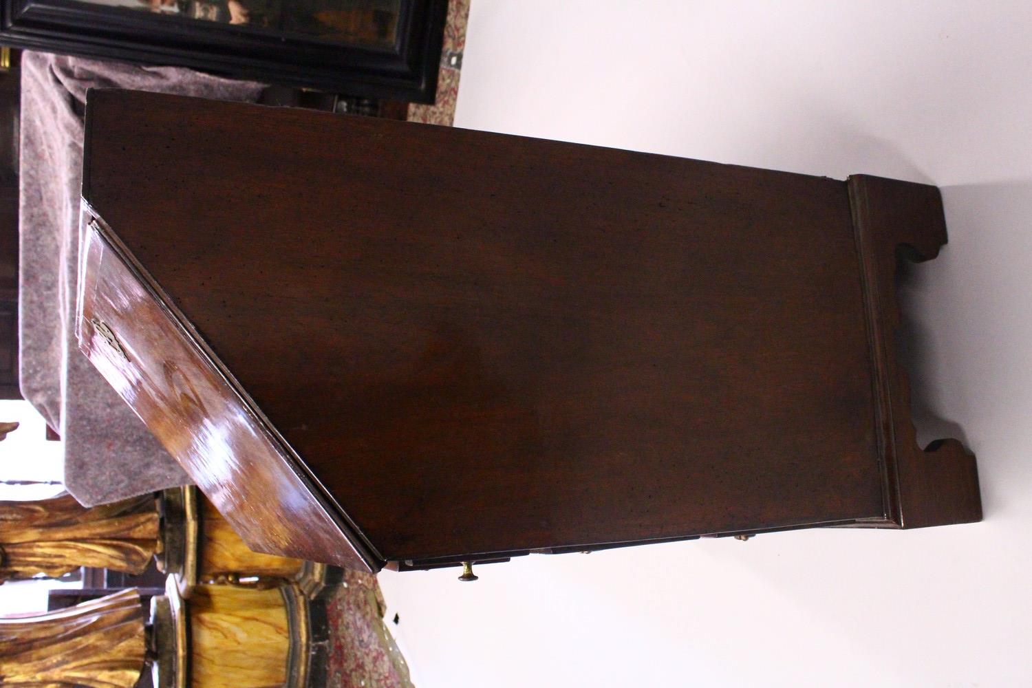 A GEORGE III DESIGN "PLUM PUDDING" MAHOGANY SMALL BUREAU, the drop flap opening to reveal - Image 7 of 15