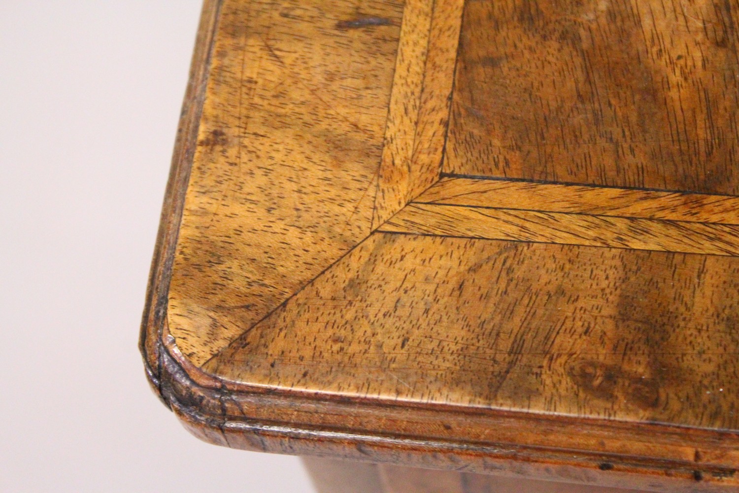 AN 18TH CENTURY WALNUT KNEEHOLE DESK, with quarter veneered top, one frieze drawer, a central - Image 4 of 17