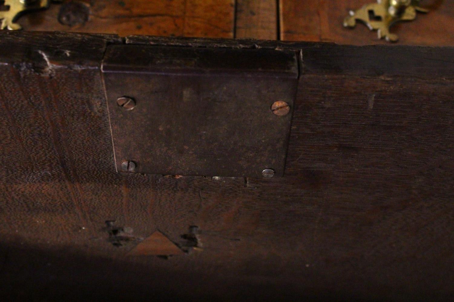 AN 18TH CENTURY WALNUT KNEEHOLE DESK, with quarter veneered top, one frieze drawer, a central - Image 16 of 17