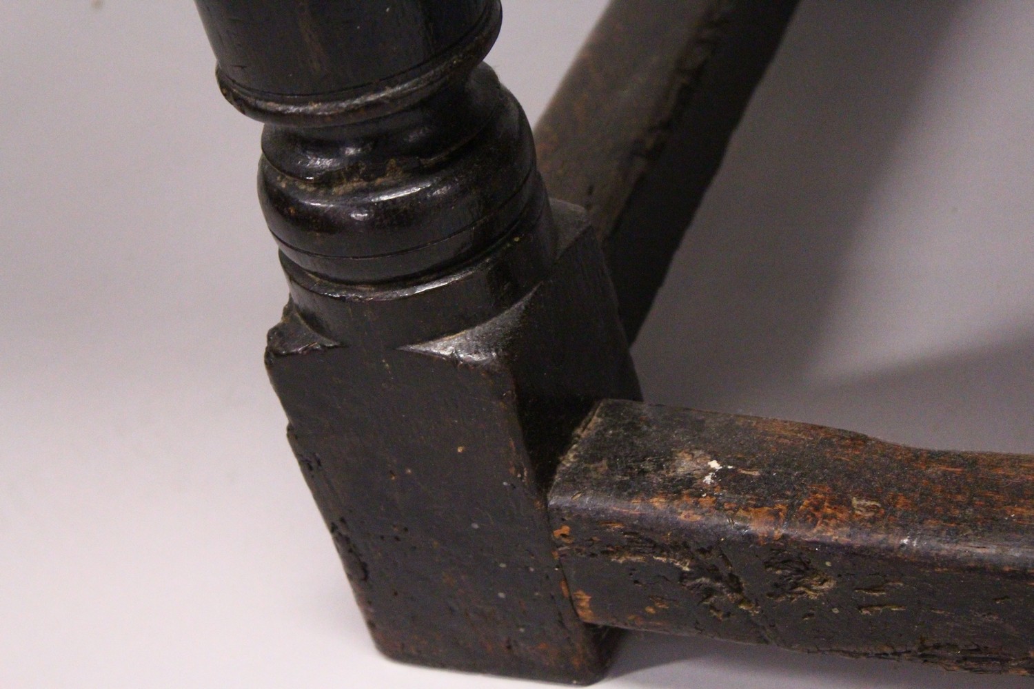 AN 18TH CENTURY OAK REFECTORY DINING TABLE, with a cleated twin plank top, on gun barrel turned legs - Image 5 of 14