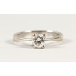 AN 18CT GOLD SOLITAIRE DIAMOND RING.