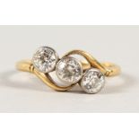 A GOOD 18CT GOLD THREE STONE DIAMOND CROSSOVER RING.