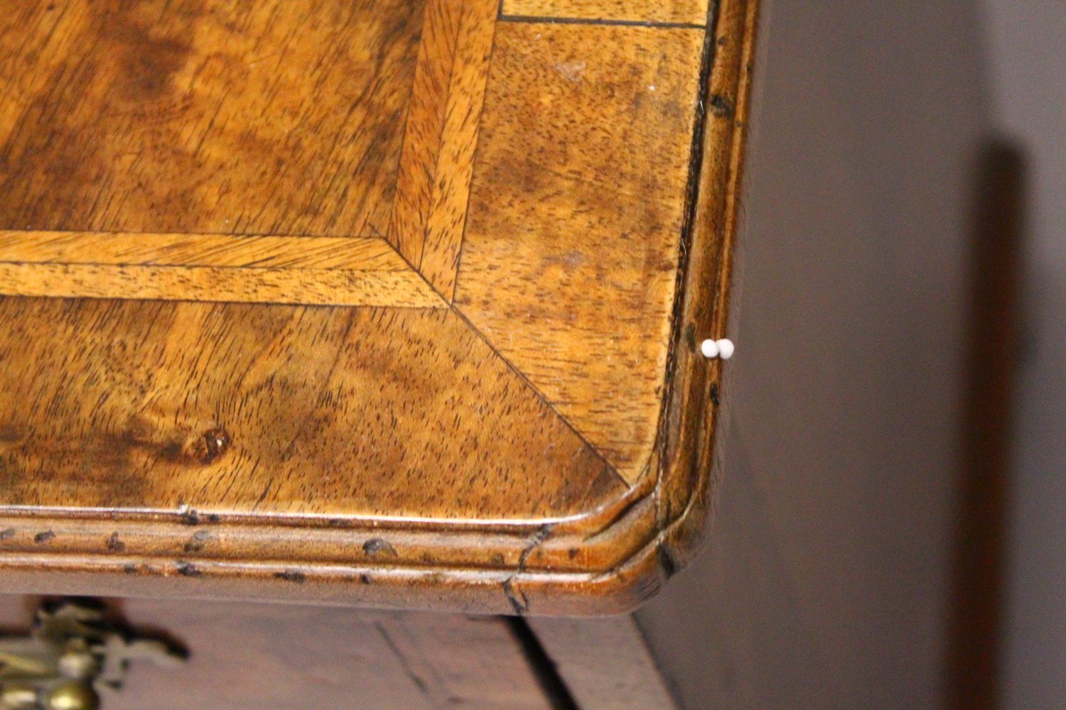 AN 18TH CENTURY WALNUT KNEEHOLE DESK, with quarter veneered top, one frieze drawer, a central - Image 5 of 17