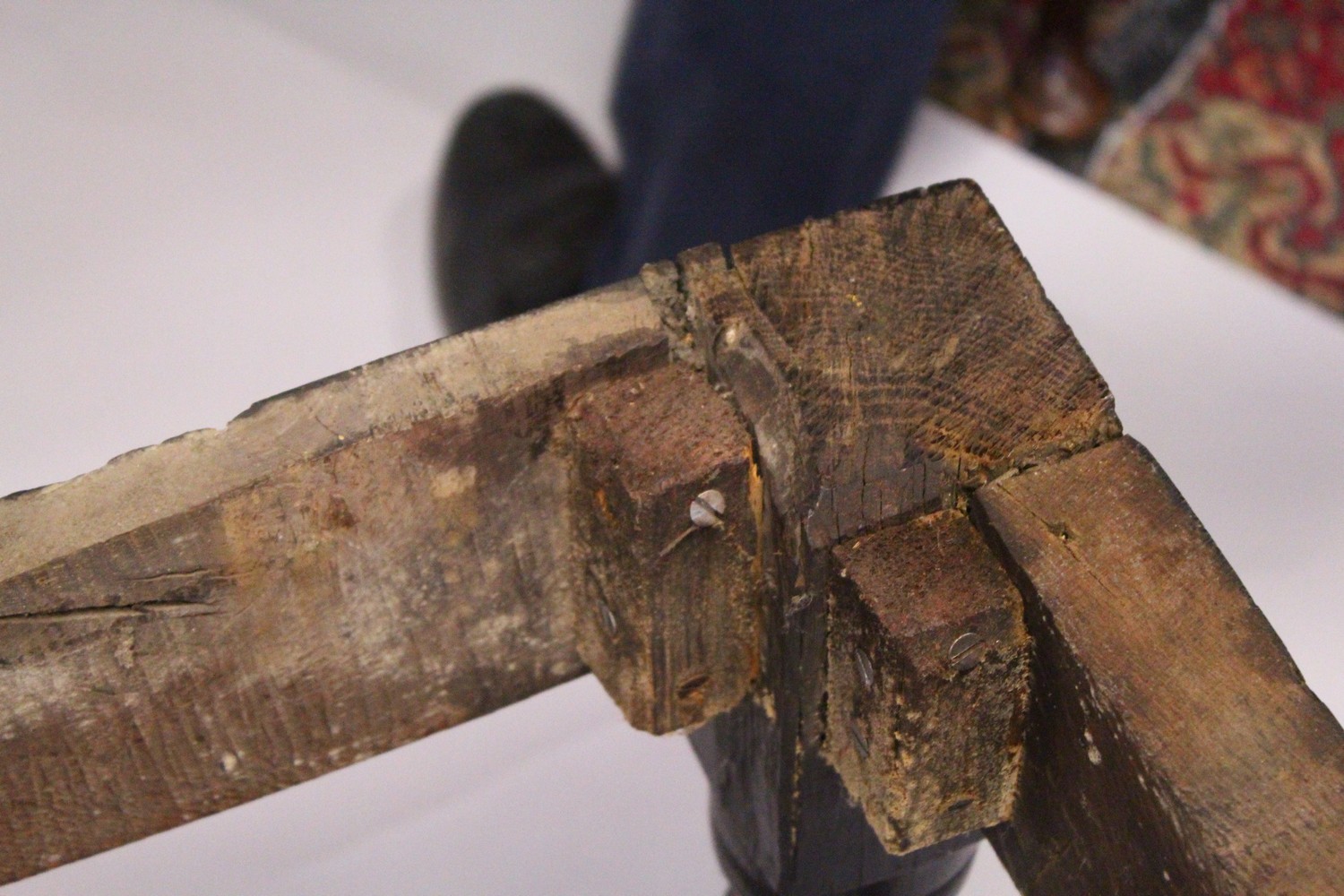 AN 18TH CENTURY OAK REFECTORY DINING TABLE, with a cleated twin plank top, on gun barrel turned legs - Image 14 of 14