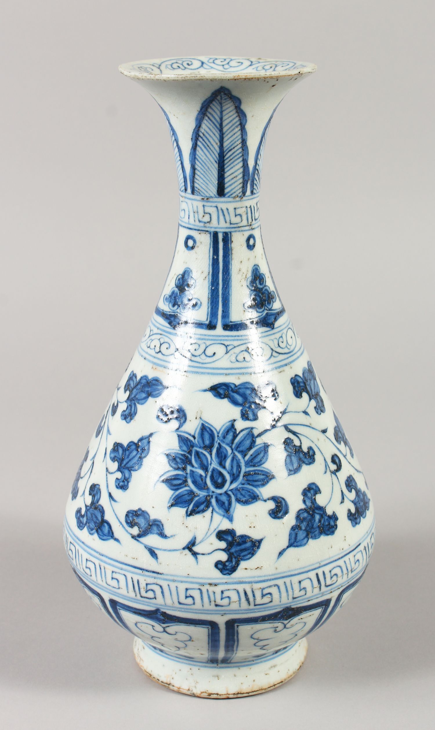 A CHINESE YUAN STYLE BLUE & WHITE YUHUCHUNPING PORCELAIN VASE, decorated with a wide band of